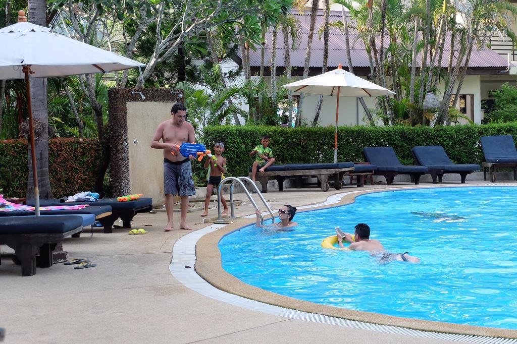 Bamboo Beach Hotel & Spa Patong Exterior foto