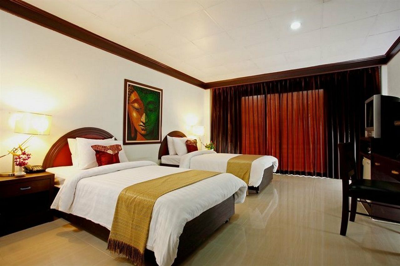 Bamboo Beach Hotel & Spa Patong Exterior foto